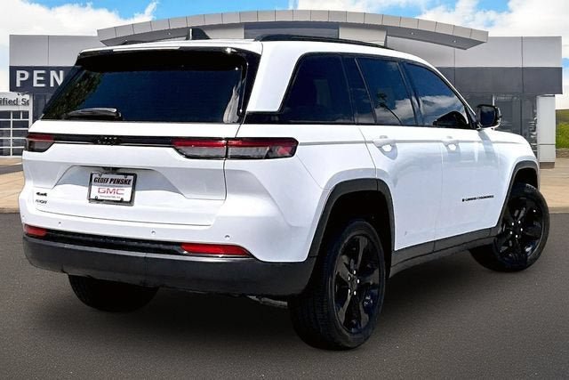 Used 2024 Jeep Grand Cherokee Altitude AWD/4WD image 2