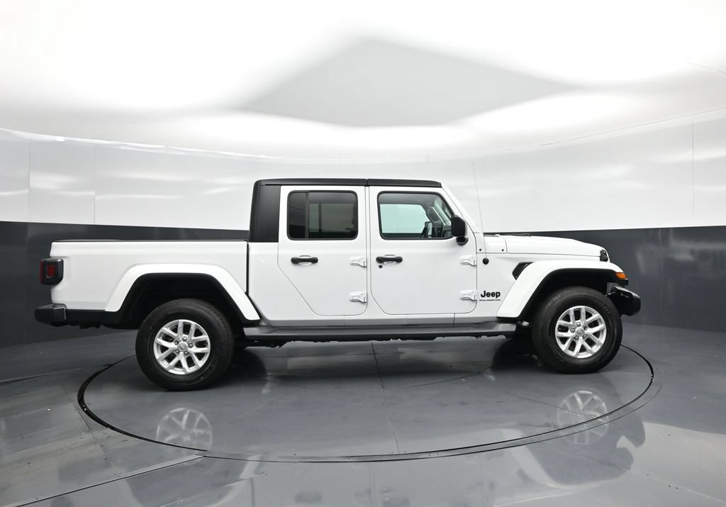 Used 2023 Jeep Gladiator Sport AWD/4WD image 18