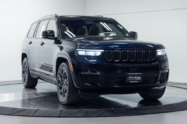 Used 2024 Jeep Grand Cherokee L Summit AWD/4WD image 4
