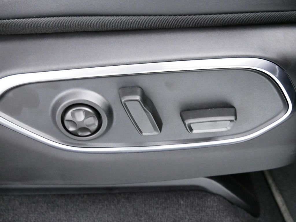 Used 2024 Jeep Wagoneer L Series II image 24