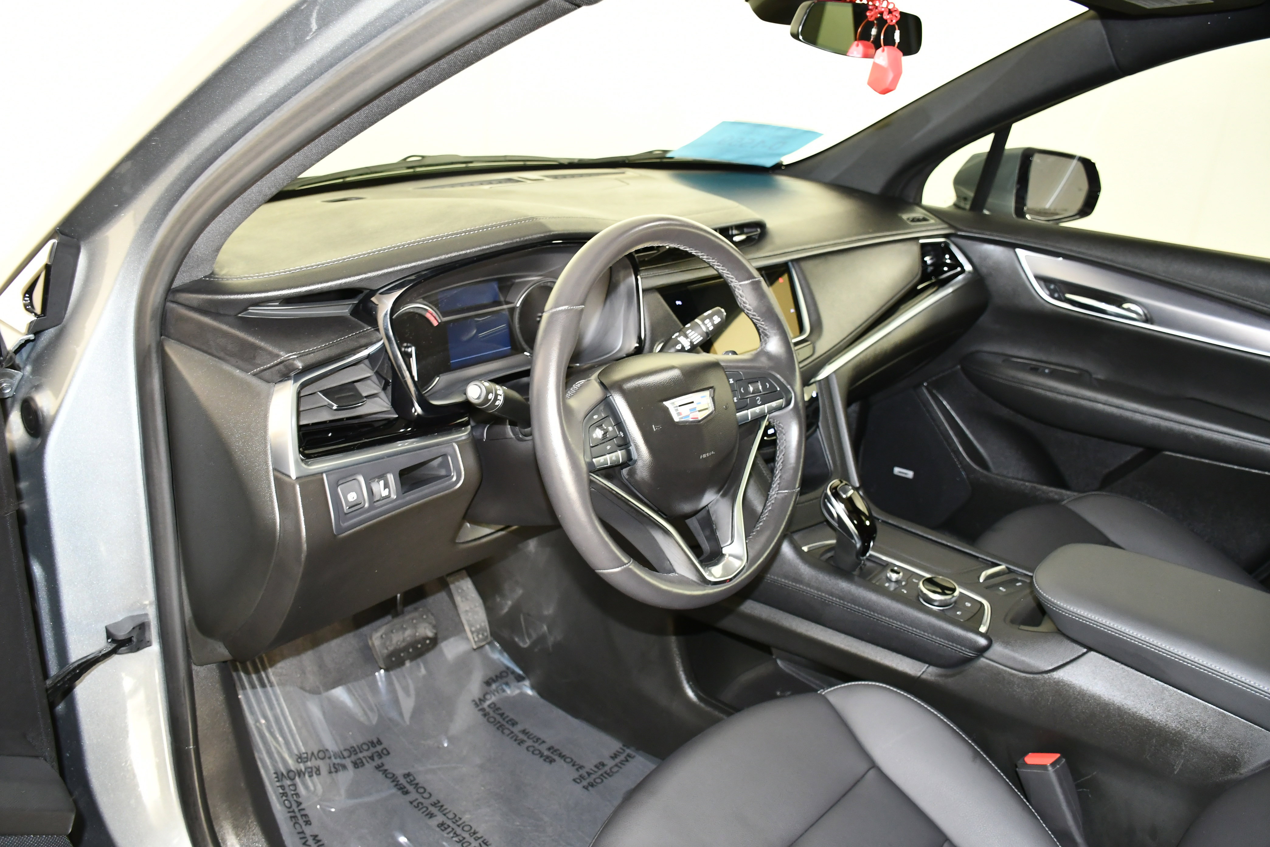 Used 2025 Cadillac XT6 Luxury image 38