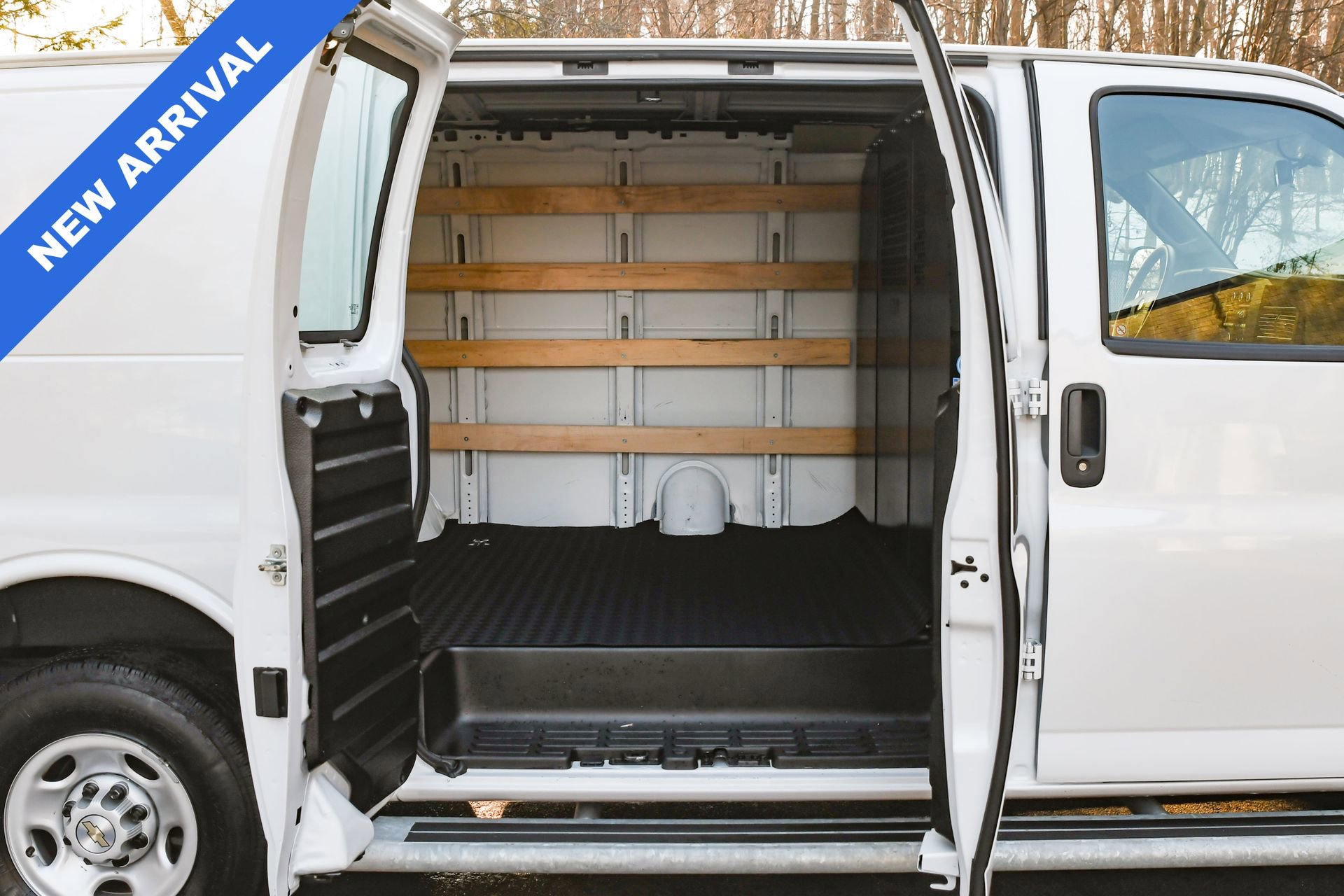 Used 2024 Chevrolet Express 2500 w/ Driver Convenience Package image 16