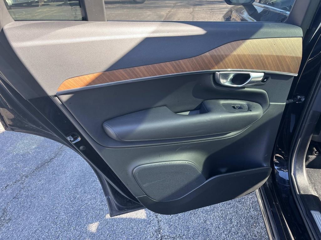 Used 2023 Volvo XC90 B6 Plus image 18