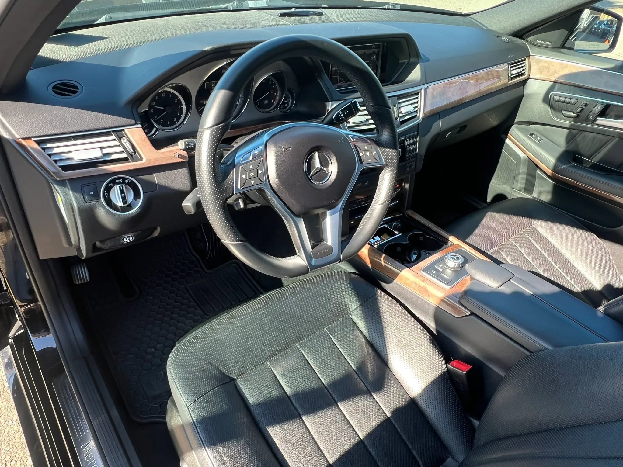 Used 2013 Mercedes-Benz E 550 4MATIC Sedan image 17