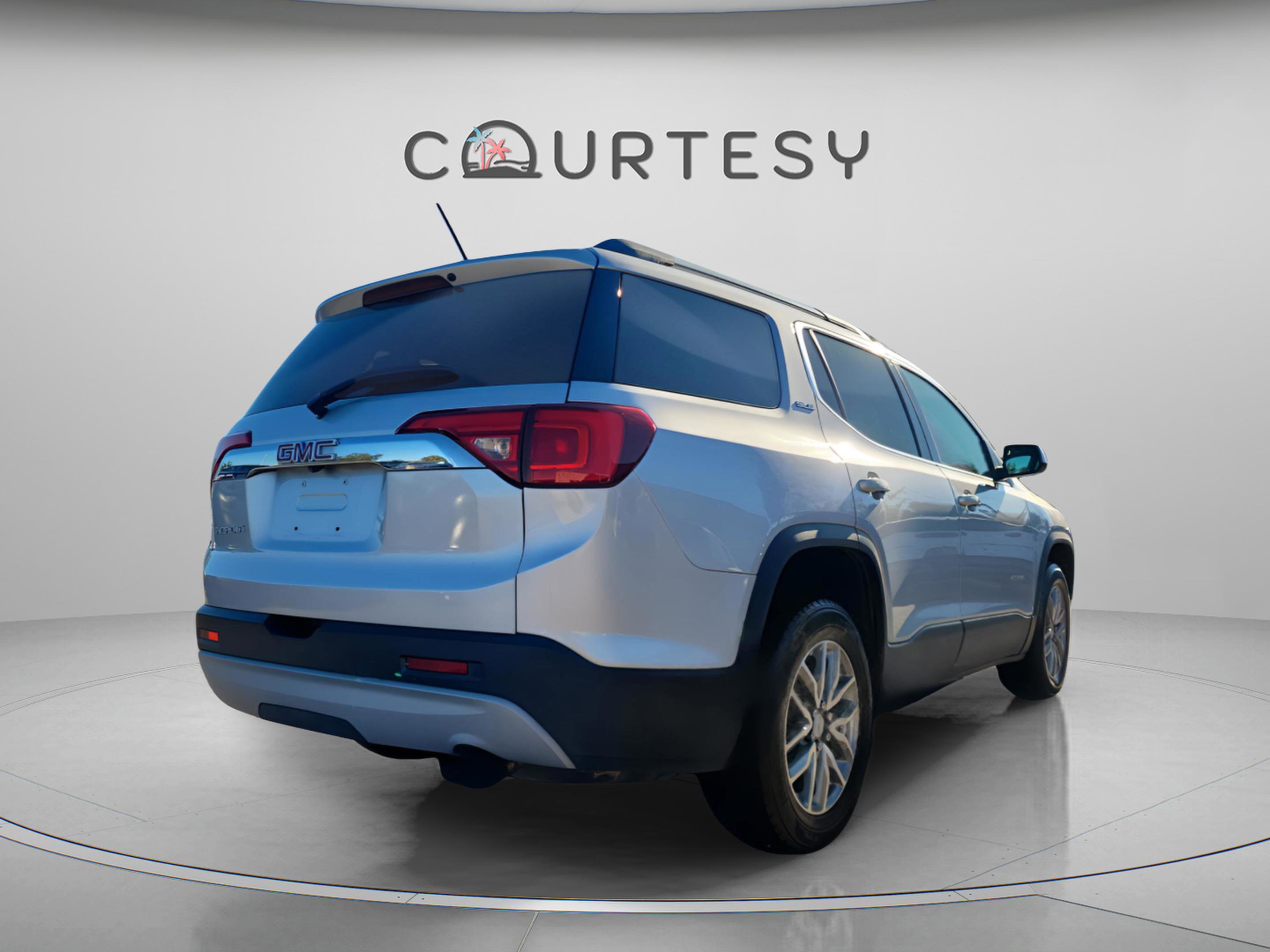 Used 2018 GMC Acadia SLE image 4