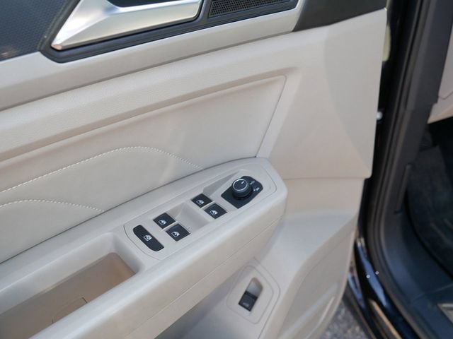 Certified 2022 Volkswagen Atlas SEL R-Line AWD/4WD image 16
