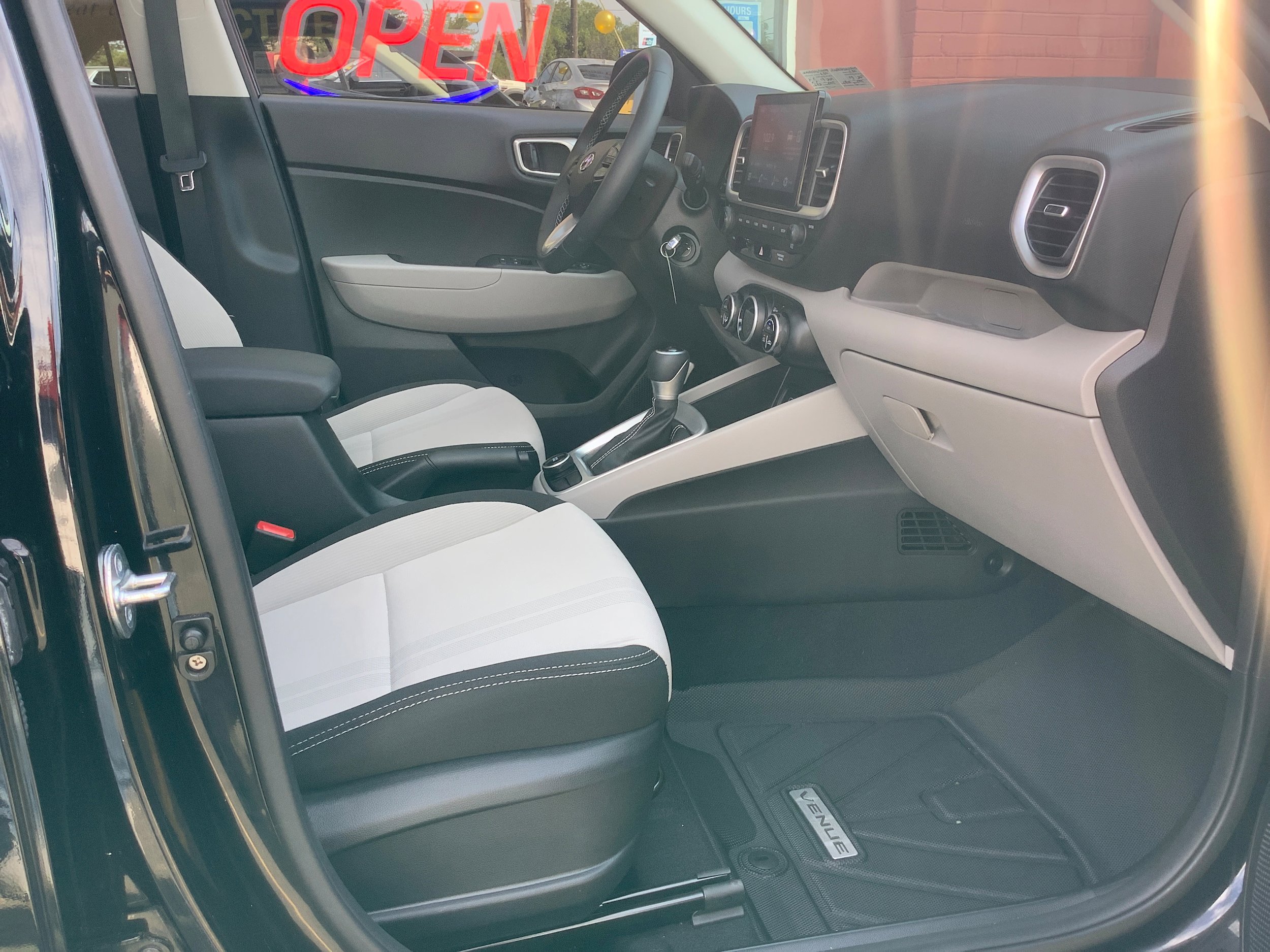 Used 2023 Hyundai Venue SEL w/ Cargo Package FWD image 16