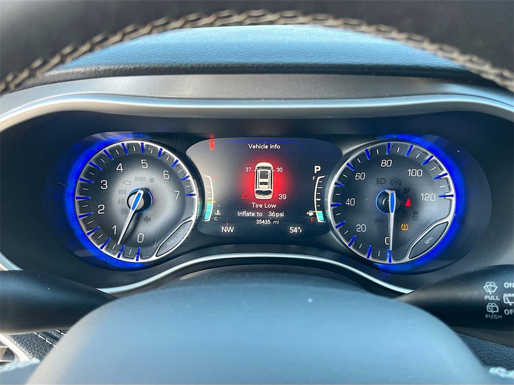 Certified 2024 Chrysler Pacifica Touring-L image 12