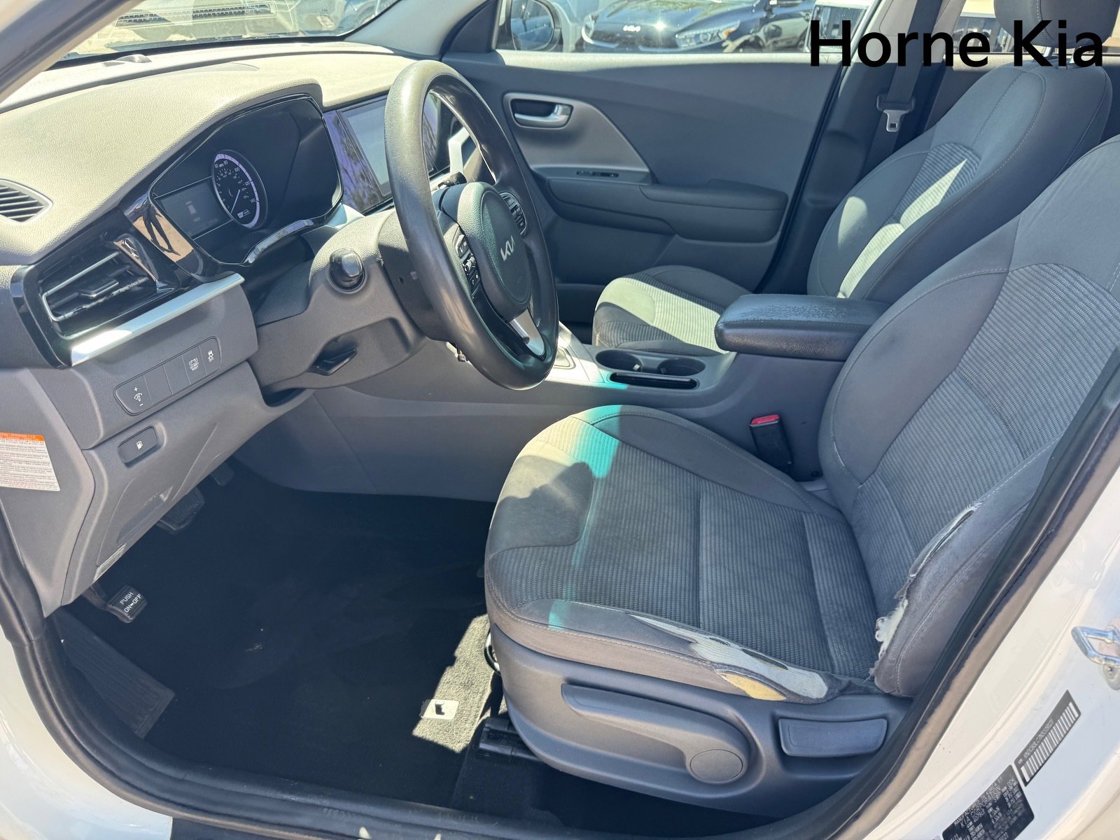 Used 2022 Kia Niro LX image 9