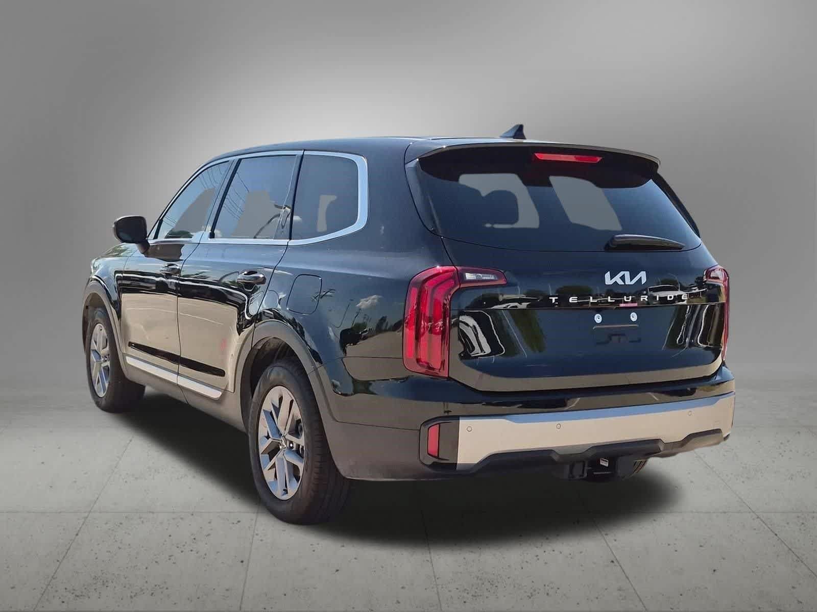 Used 2025 Kia Telluride LX FWD image 4