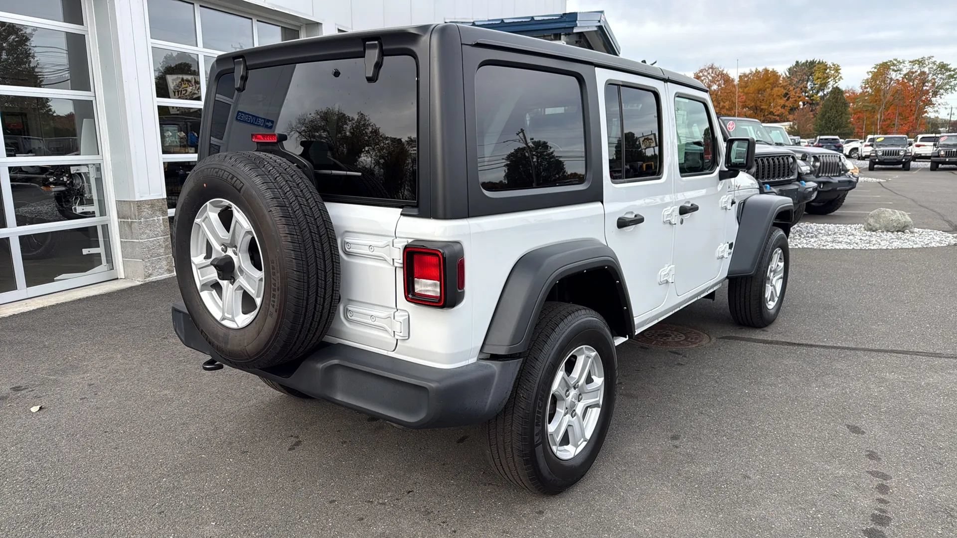 Used 2022 Jeep Wrangler Unlimited Sport AWD/4WD image 31