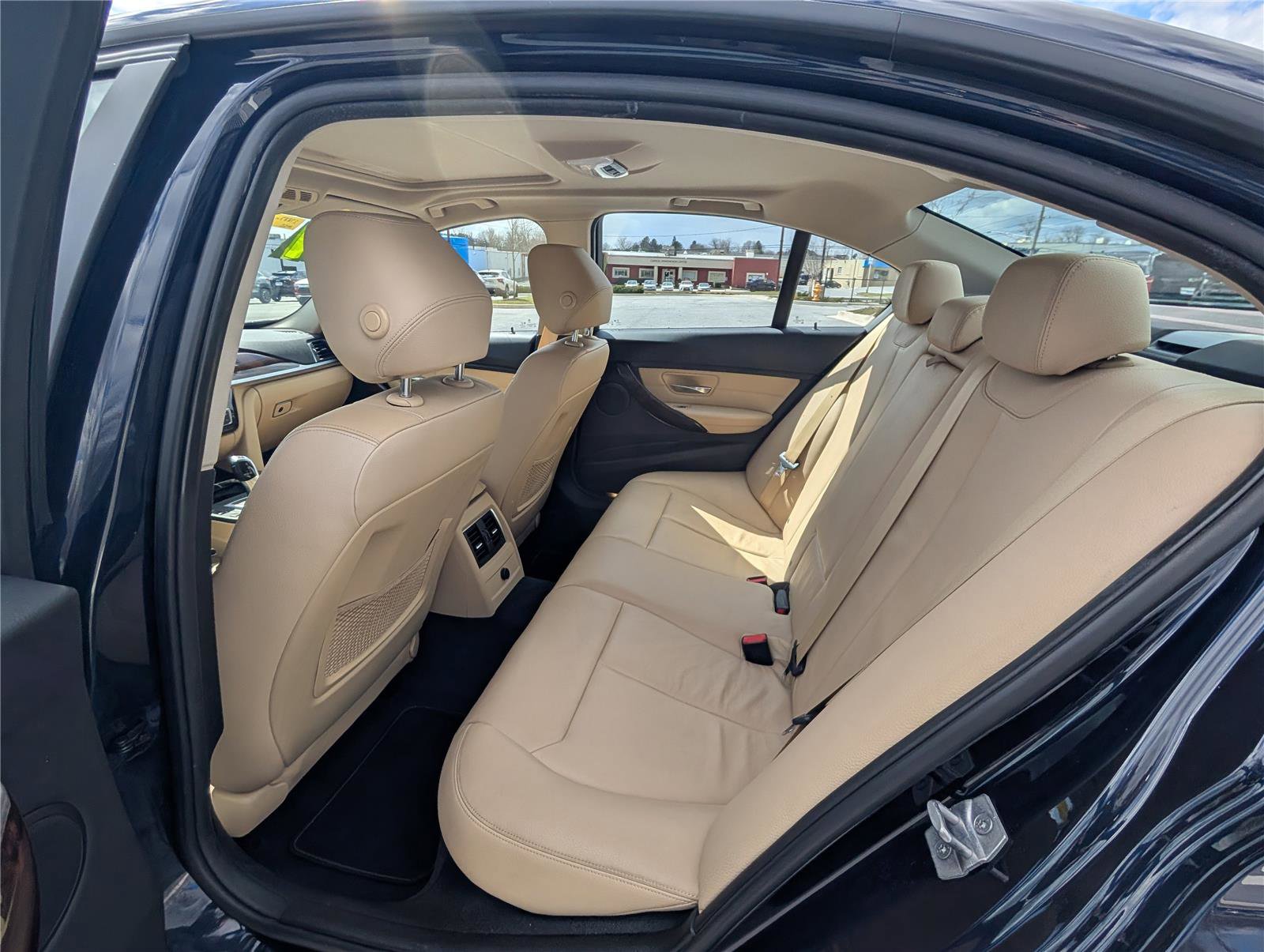 Used 2017 BMW 320i xDrive 320i xDrive image 13