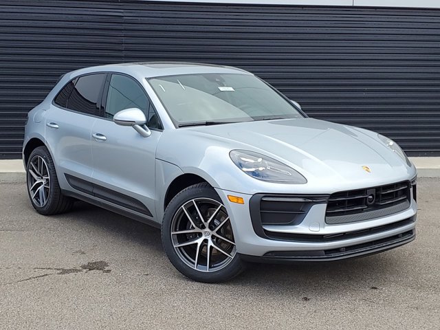 Used 2025 Porsche Macan image 9