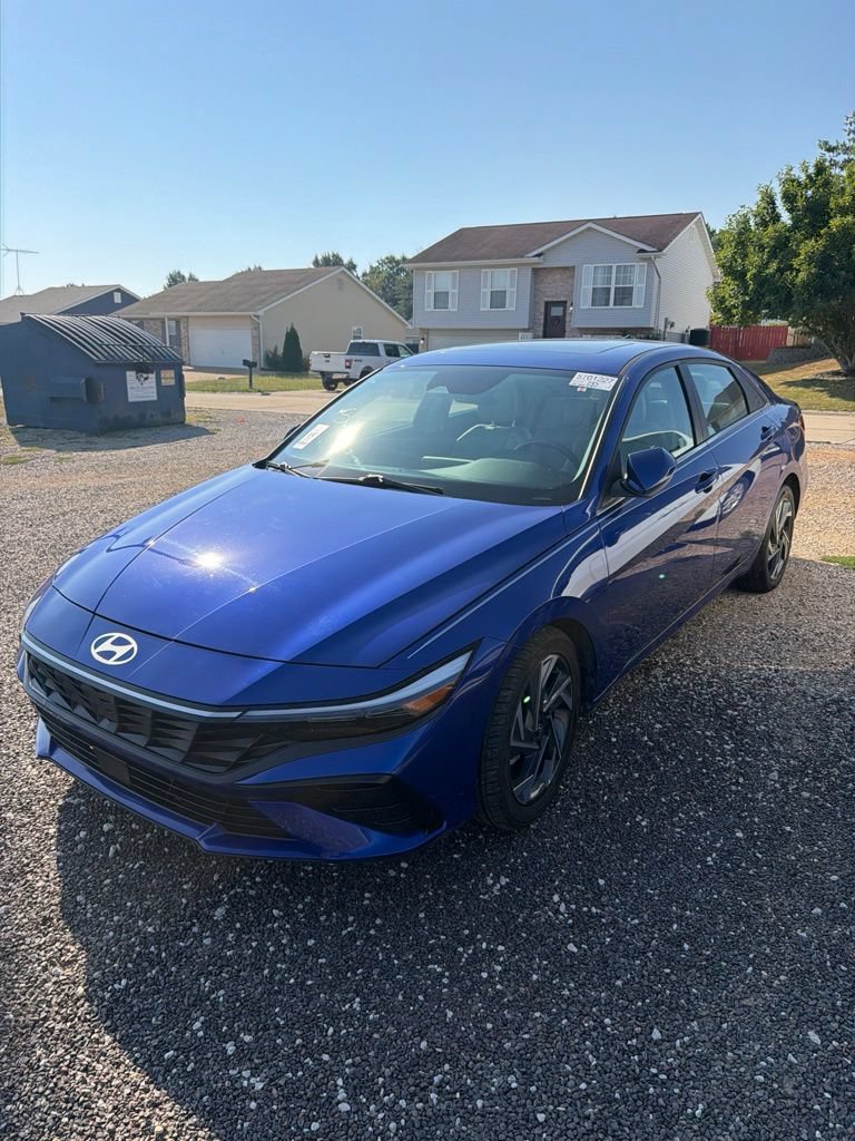 Used 2025 Hyundai Elantra Limited FWD image 1