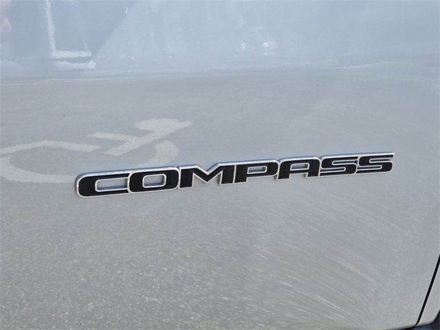 Used 2024 Jeep Compass Latitude image 11