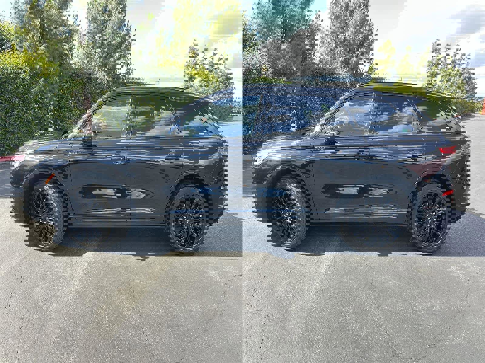 Used 2023 Lincoln Corsair Reserve w/ Equipment Group 202A image 3