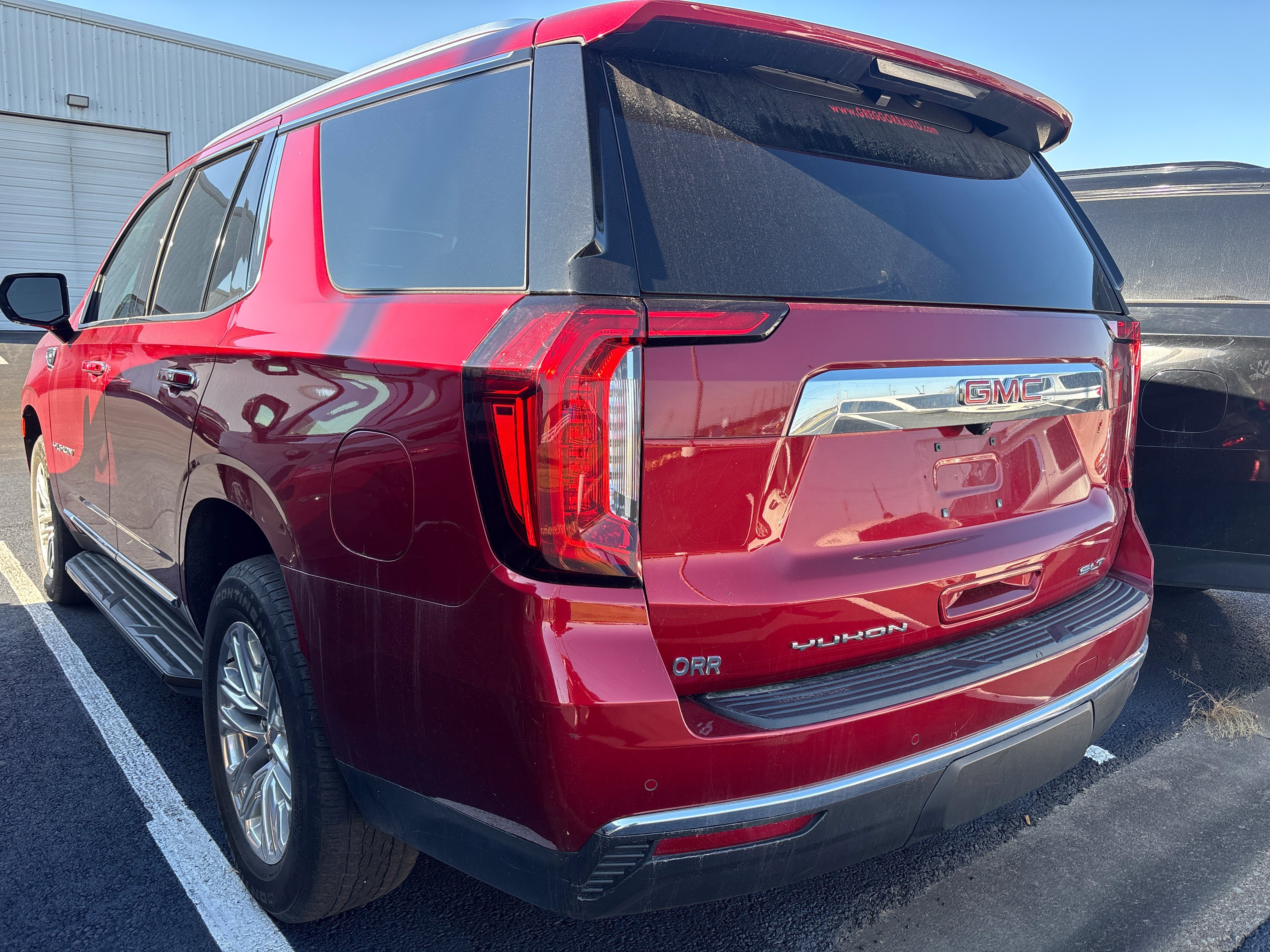 Used 2024 GMC Yukon SLT AWD/4WD image 3