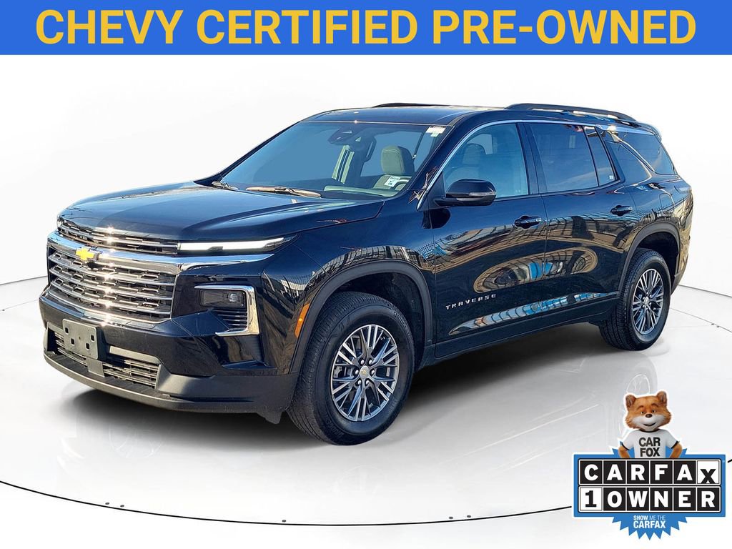 Used 2025 Chevrolet Traverse LT image 2