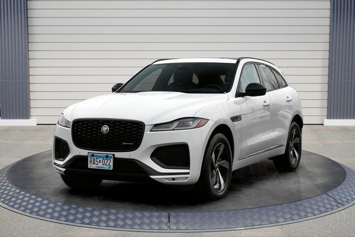 Used 2025 Jaguar F-PACE R-Dynamic S image 3