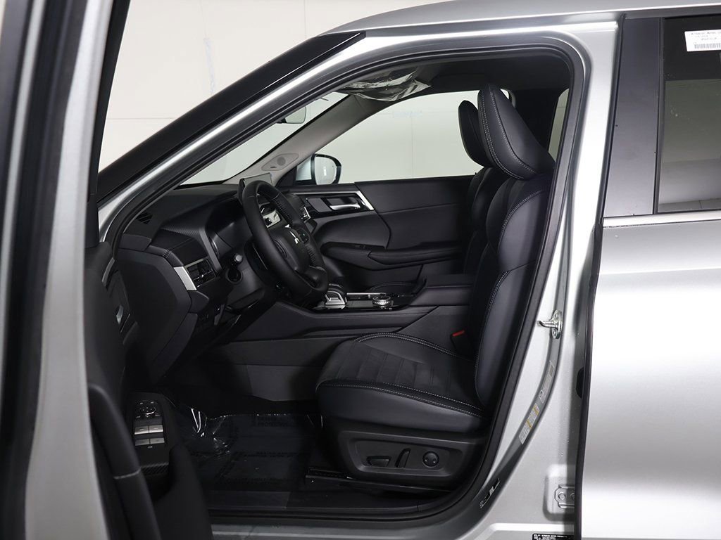 New 2026 Mitsubishi Outlander SE image 31