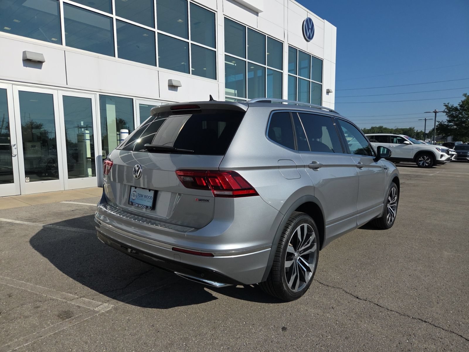 Used 2019 Volkswagen Tiguan SEL Premium R-Line AWD/4WD image 6