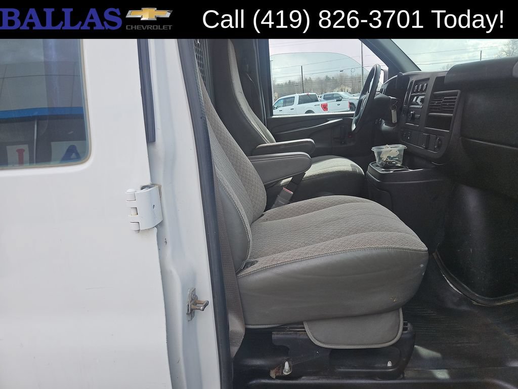 Used 2015 GMC Savana 2500 RWD image 26