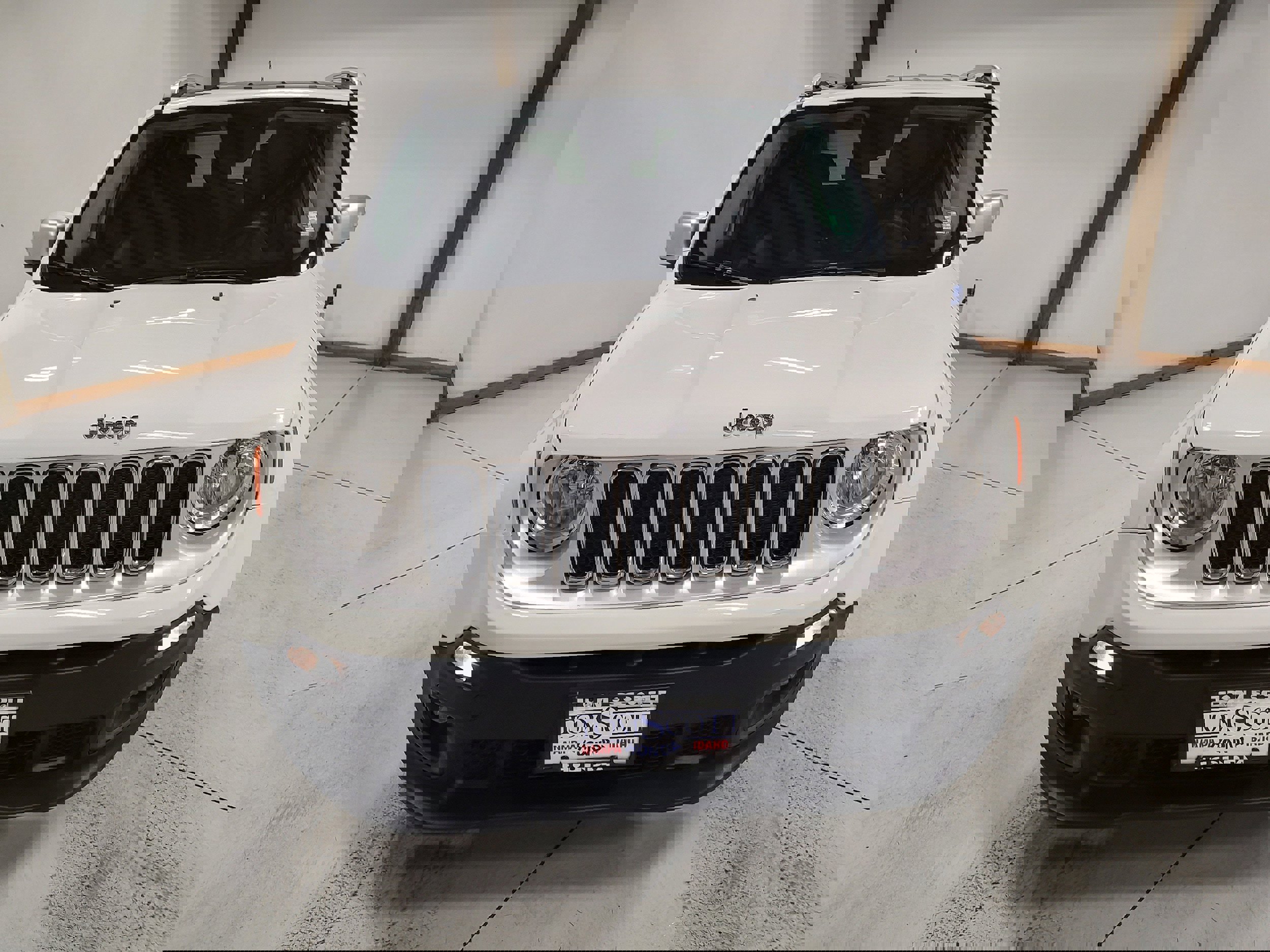 Used 2017 Jeep Renegade Limited image 3