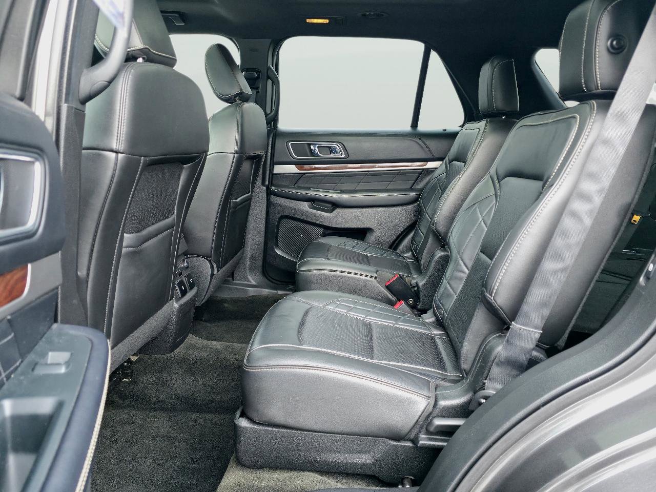 Used 2018 Ford Explorer Platinum image 12