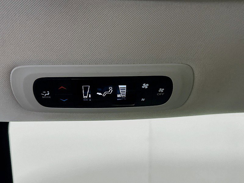 Used 2023 Chrysler Voyager LX image 24