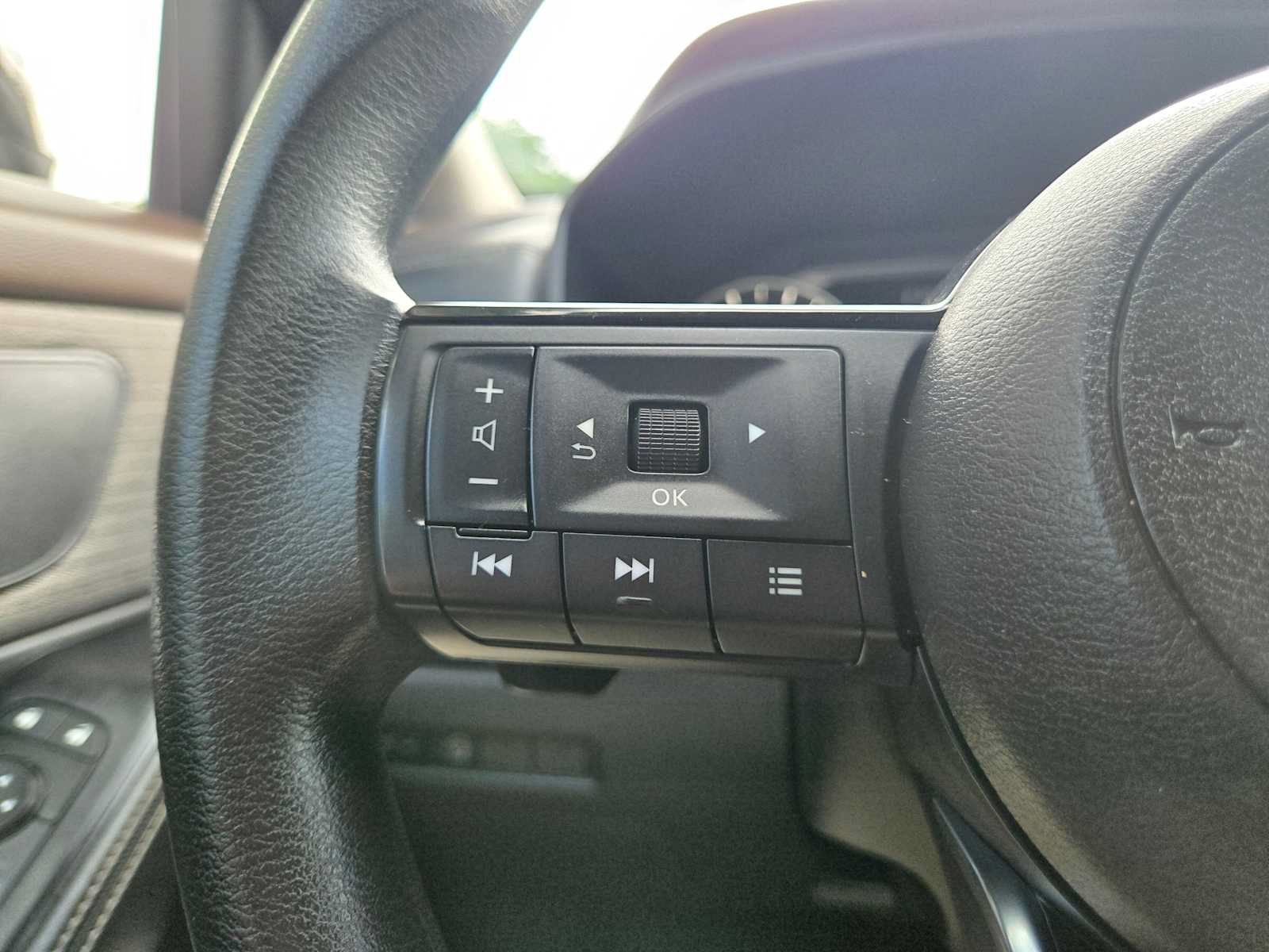 Used 2023 Nissan Rogue SV FWD image 29