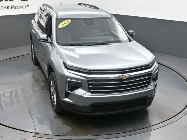 Used 2025 Chevrolet Traverse LT image 48