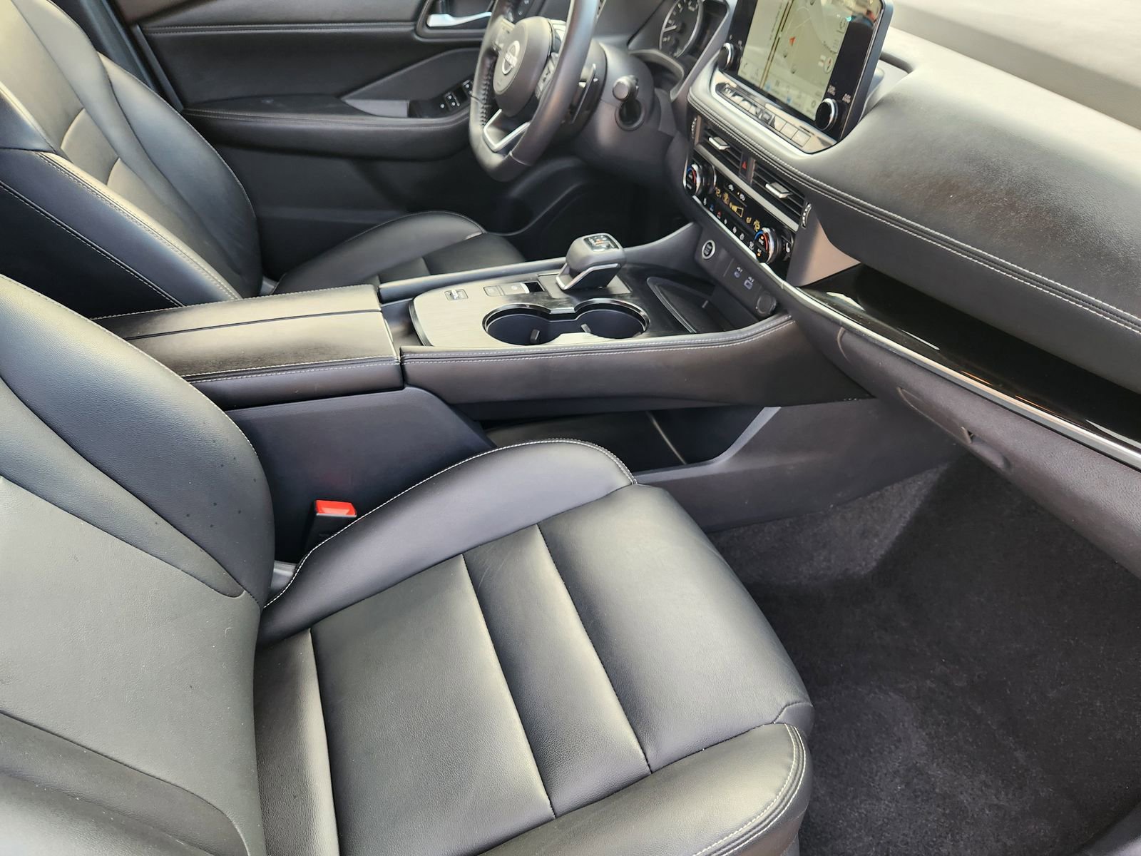 Used 2023 Nissan Rogue SL w/ SL Premium Package image 17