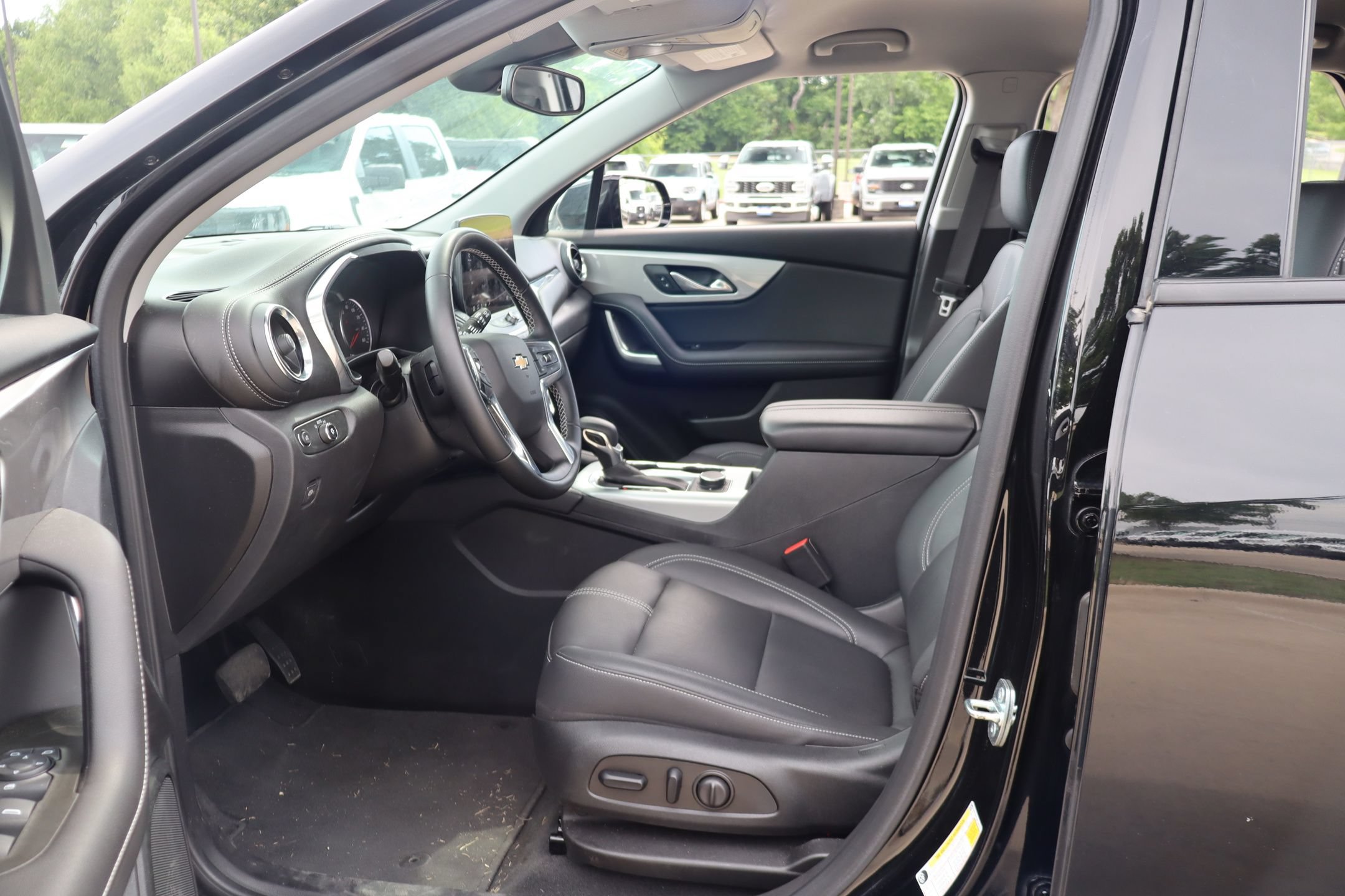 Used 2023 Chevrolet Blazer LT FWD image 24