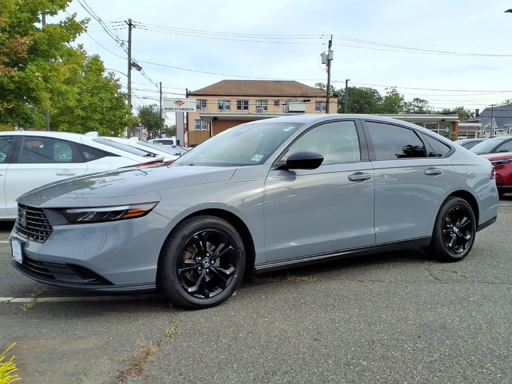 Certified 2025 Honda Accord SE image 3