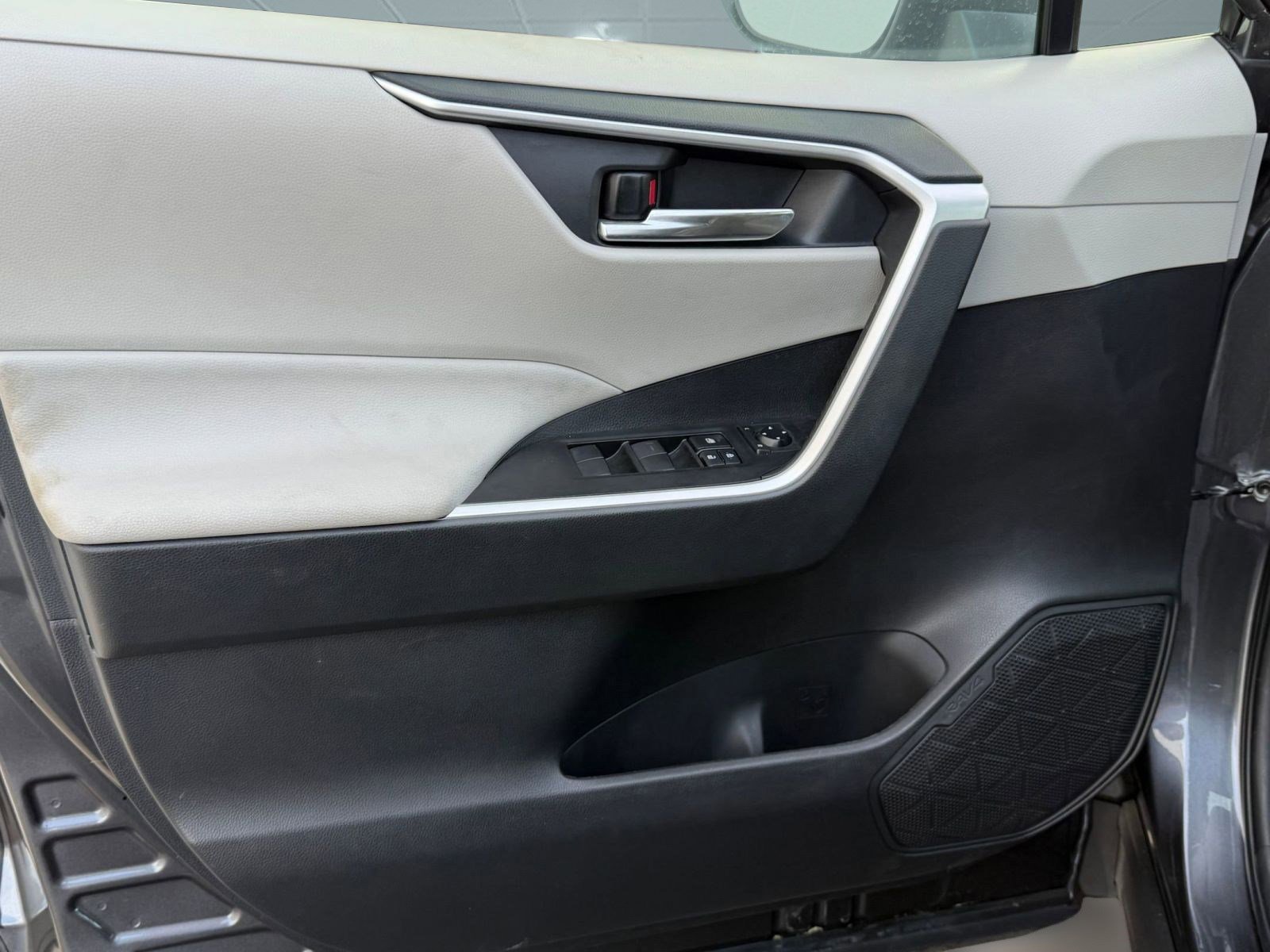 Used 2021 Toyota RAV4 XLE w/ Convenience Package AWD/4WD image 12