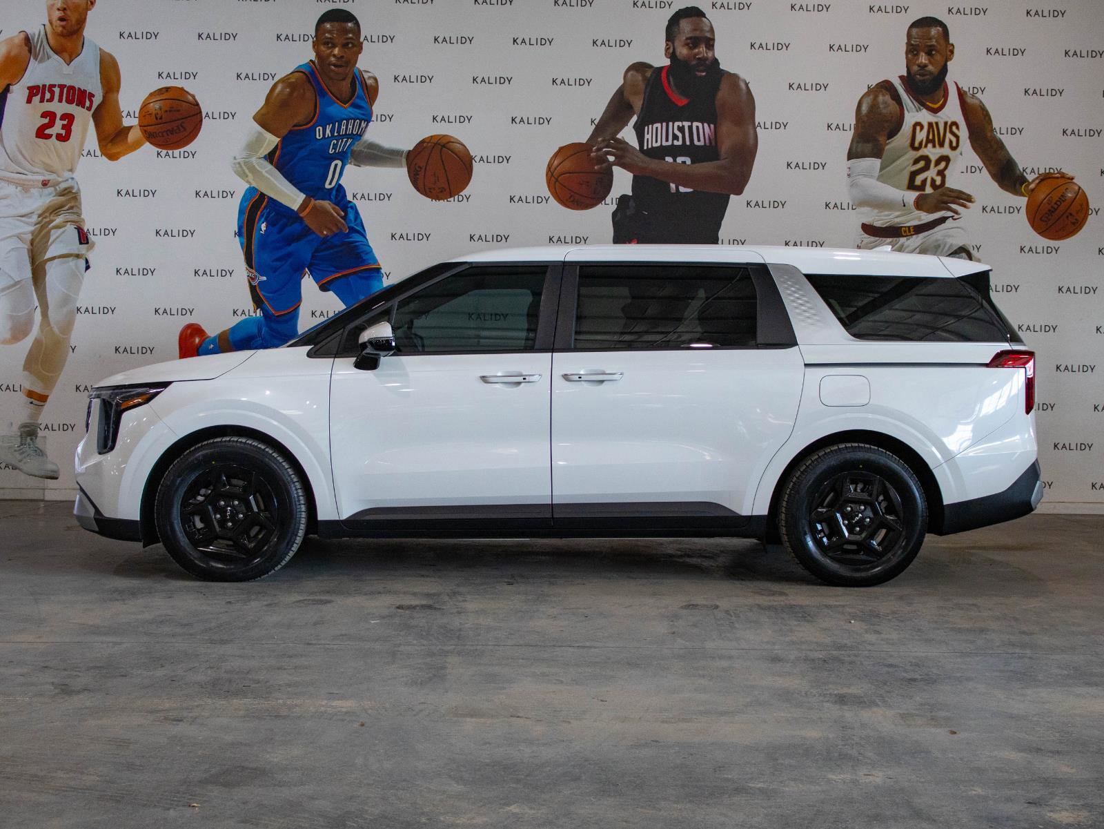 Used 2025 Kia Carnival image 17