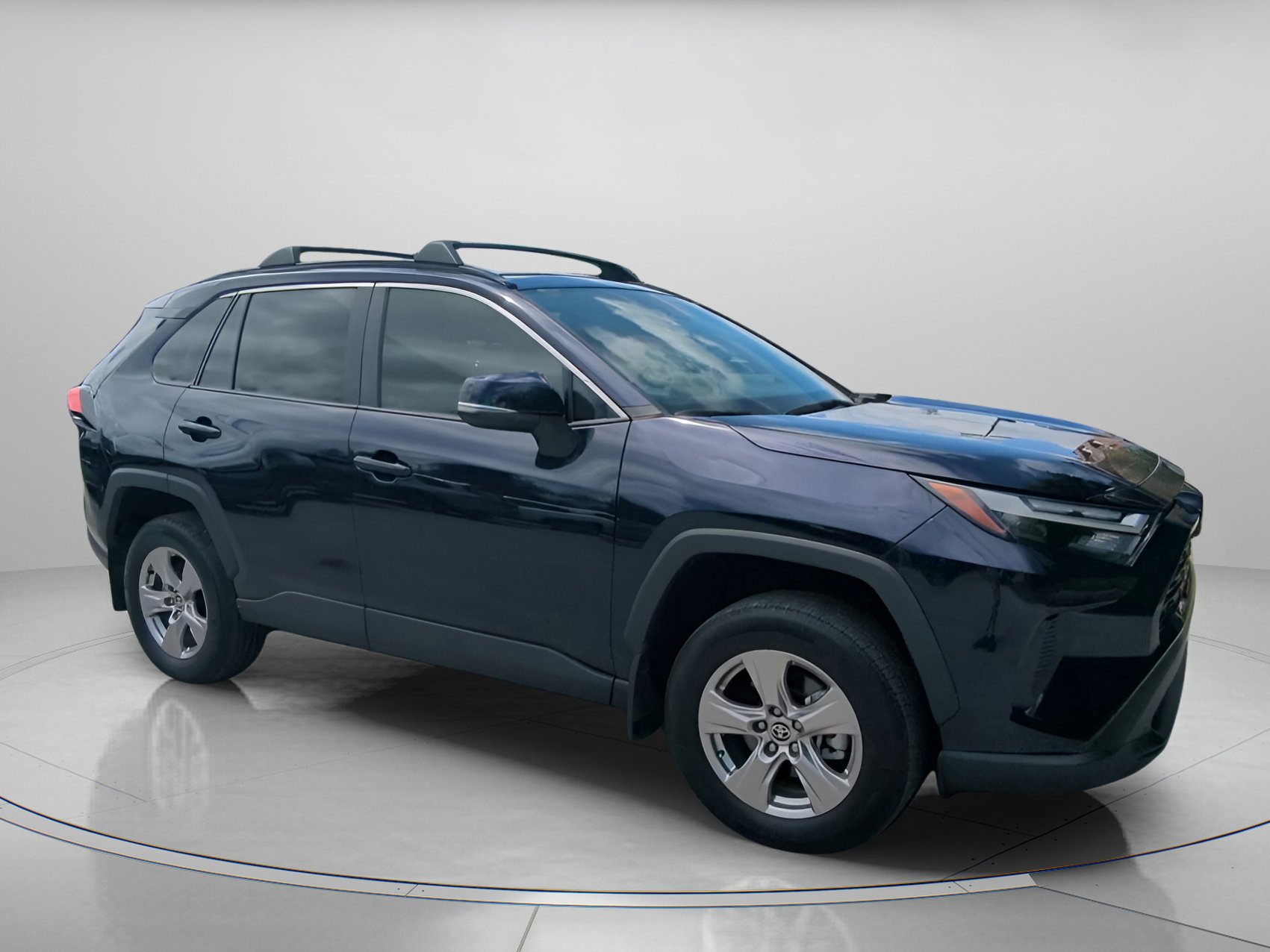 Used 2025 Toyota RAV4 XLE w/ Convenience Package FWD image 2