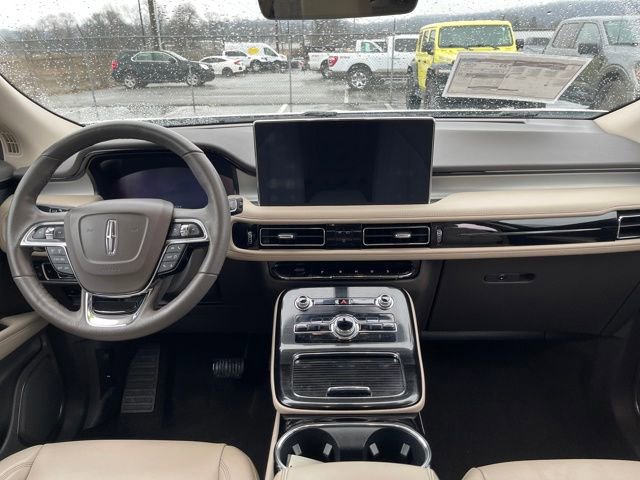 Used 2023 Lincoln Nautilus Standard w/ Premium Package image 21