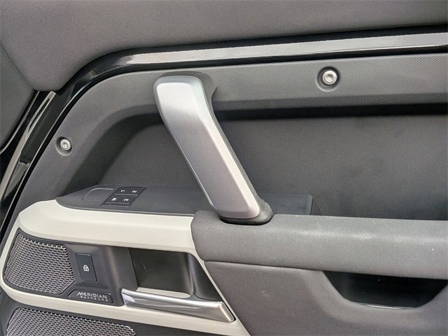 Used 2023 Land Rover Defender 110 X-Dynamic SE image 37