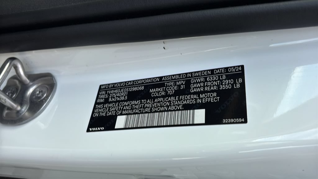 Certified 2025 Volvo XC90 T8 Plus w/ Protection Package AWD/4WD image 33