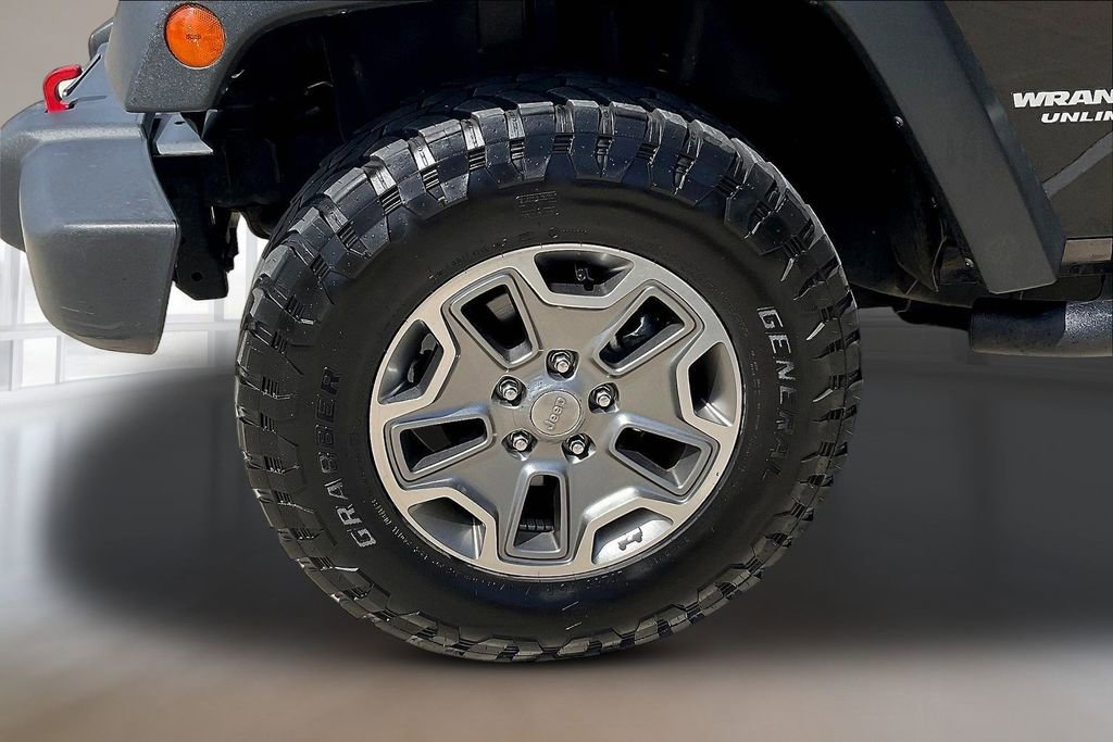 Used 2015 Jeep Wrangler Unlimited Rubicon w/ Connectivity Group AWD/4WD image 31