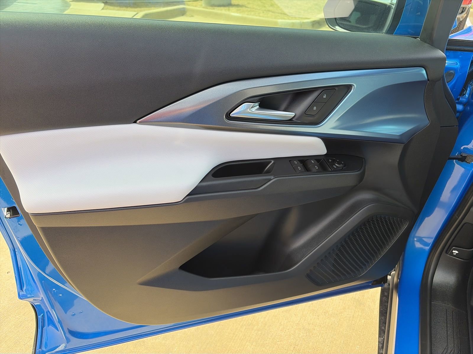 Used 2026 Chevrolet Equinox EV LT image 12