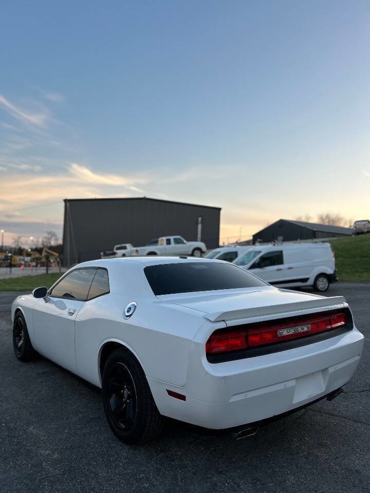 Used 2014 Dodge Challenger R/T image 4