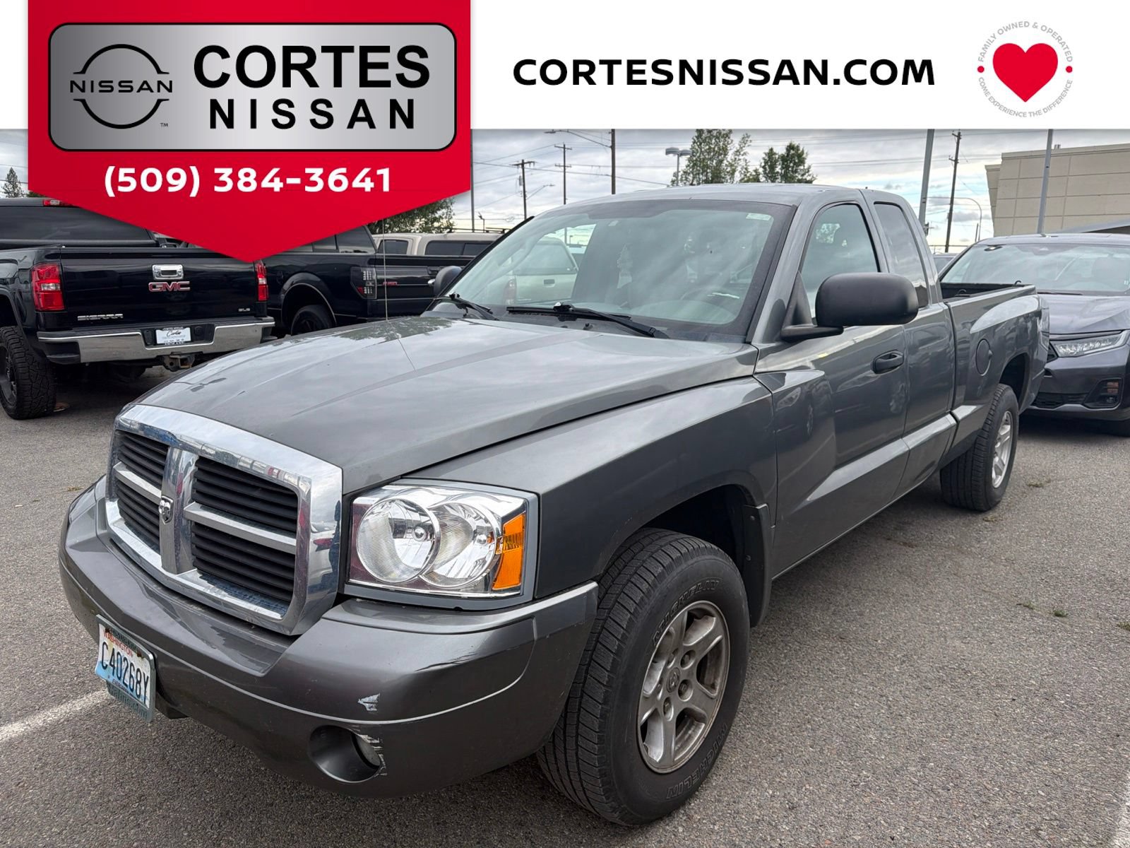 Used 2007 Dodge Dakota SLT w/ Trailer Tow Group AWD/4WD image 1