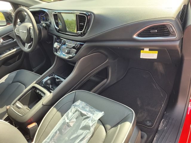 New 2026 Chrysler Pacifica Limited FWD image 19