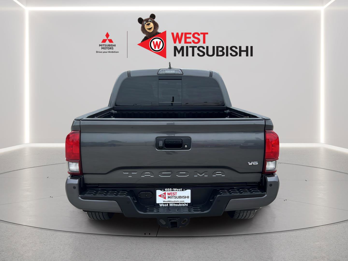 Used 2018 Toyota Tacoma TRD Sport w/ Technology Package RWD image 5