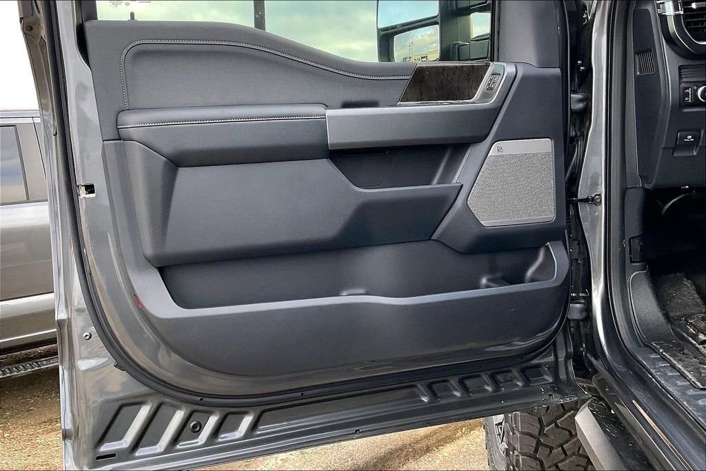 New 2026 Ford F250 Lariat w/ Black Appearance Package image 12