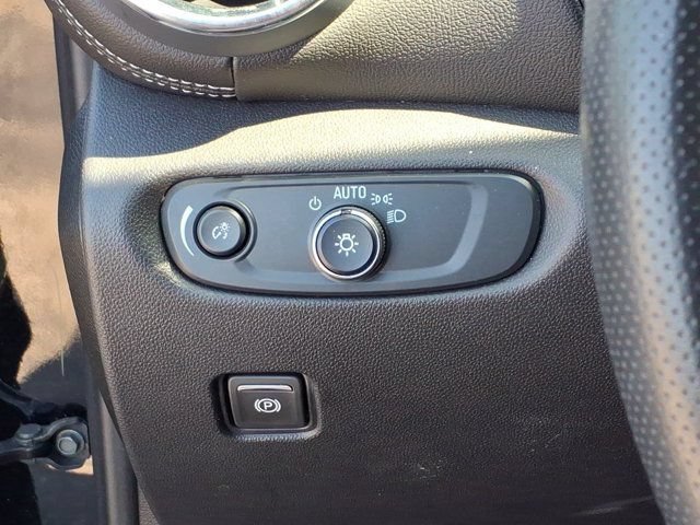 Used 2025 Chevrolet Blazer LT FWD image 21