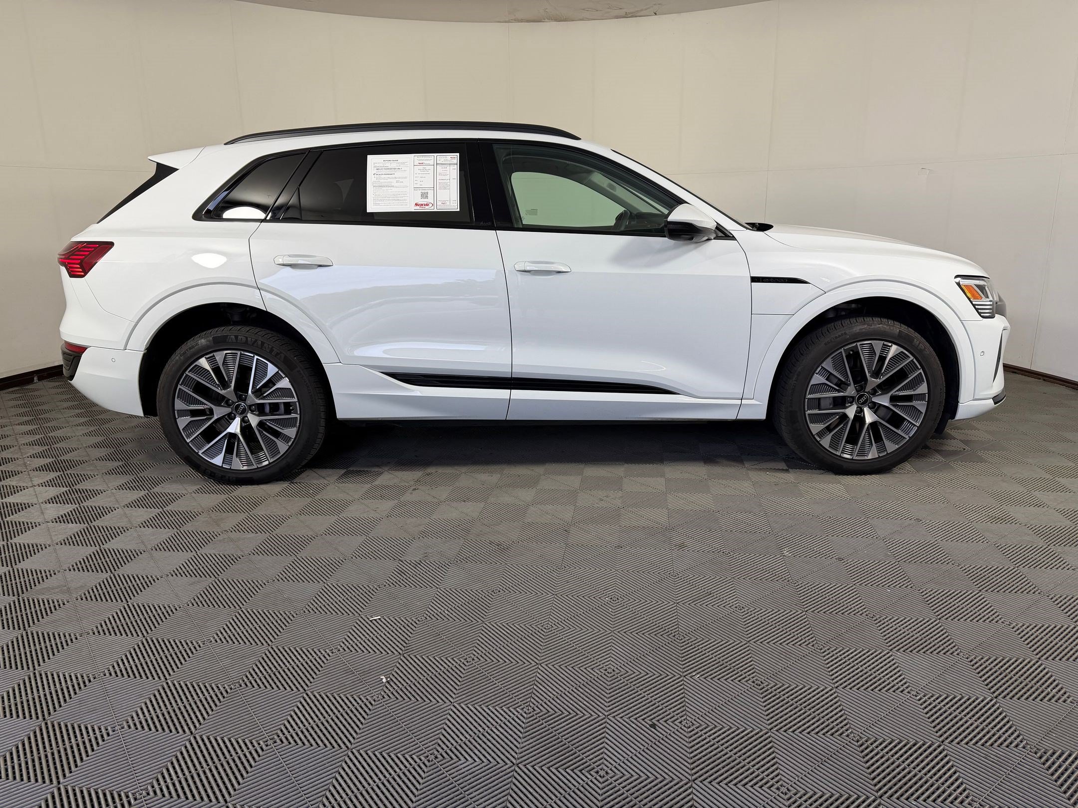 Used 2024 Audi Q8 e-tron Premium Plus w/ Premium Plus Package AWD/4WD image 8