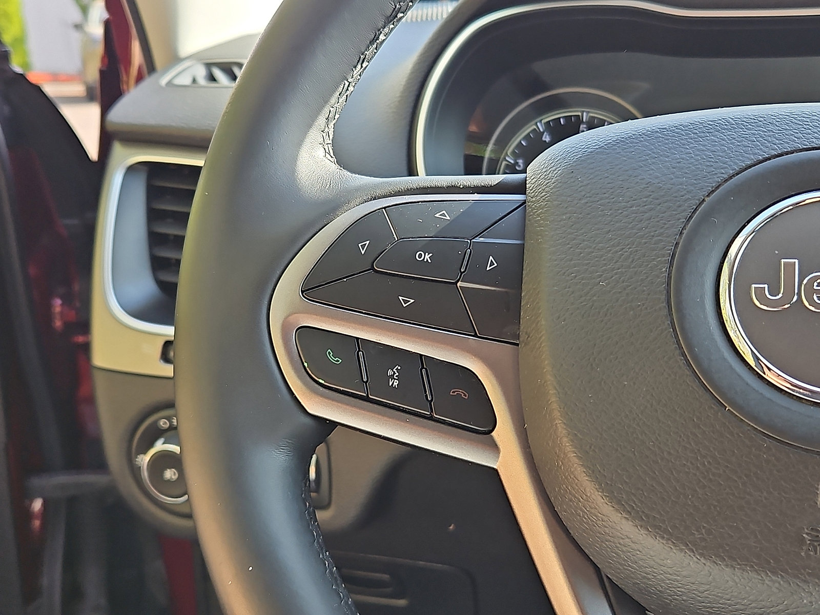 Used 2019 Jeep Cherokee Latitude Plus w/ Cold Weather Group image 19